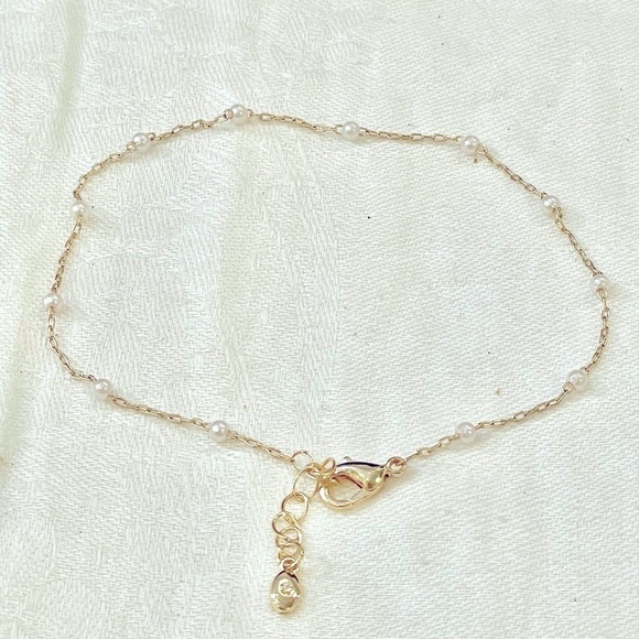 Delicate anklet gold tone faux pearl station dainty adjustable up to 10 inches - Picture 1 of 7
